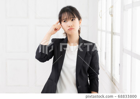 Young woman making a thinking gesture 68833800
