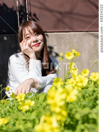 鮮花和婦女 鮮花和婦女 68834103