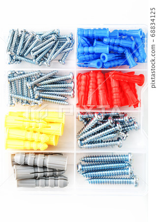 Box with screws and dowels of different sizes, 68834125