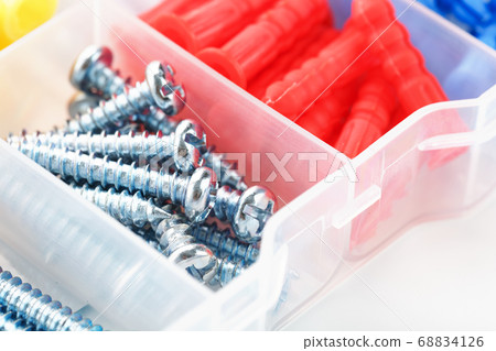 Screws and plastic dowels of various sizes, for 68834126