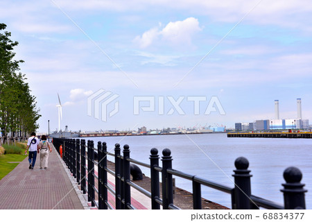 Path beside Yokohama Hammerhead 68834377