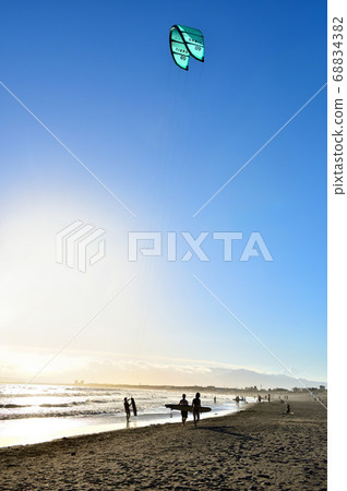 久沼沼海岸上放風箏的人 久沼沼海岸上放風箏的人 68834382