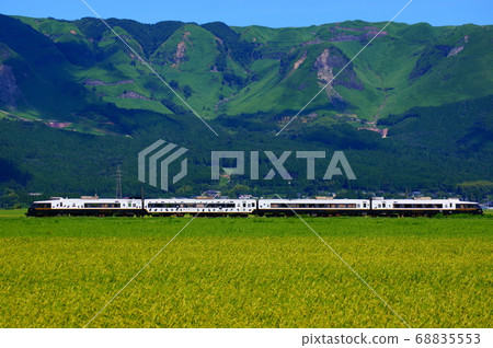 Go on the Caldera plain of Aso, Limited express rush! Go on the Caldera plain of Aso, Limited express rush! 68835553