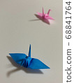 紙鶴互相經過 68841764