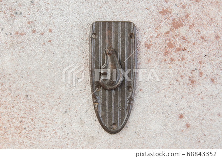 Antique brass keyhole lock cover Antique brass keyhole lock cover 68843352