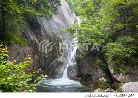 Waterfall seen from diagonally front Waterfall seen from diagonally front 68844244