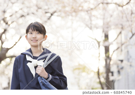 櫻花和女孩初中生 68845740