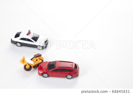 事故汽車和摩托車 事故汽車和摩托車 68845831