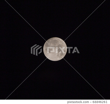 Full moon up 68846261
