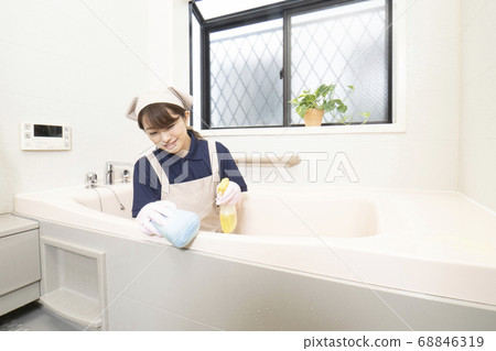 女工打掃房子打掃浴室 女工打掃房子打掃浴室 68846319