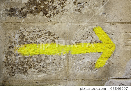 Painted yellow arrow 68846997