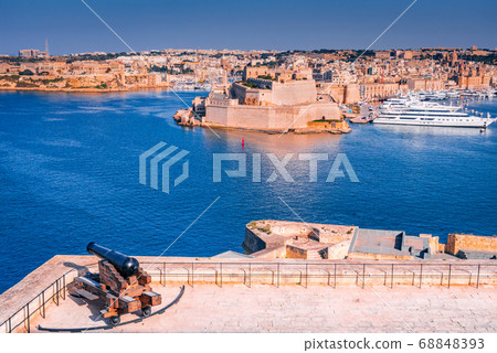 Valletta, Malta - Grand Harbour 68848393