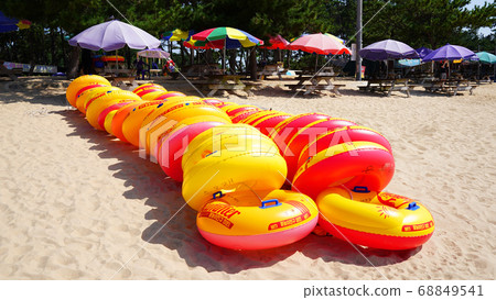 Beach scenery 68849541