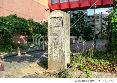 Yoshio Oishi and other self-blading traces in Takanawa, Tokyo Yoshio Oishi and other self-blading traces in Takanawa, Tokyo 68849878