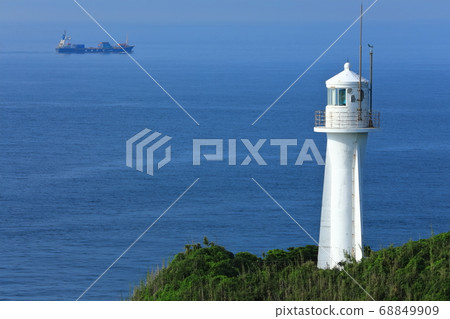 [Kochi Prefecture] Cape Ashizuri Lighthouse under sunny weather 68849909
