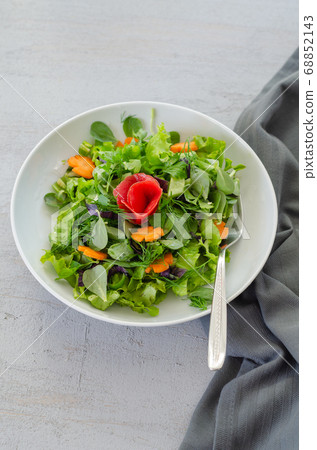 Fresh green salad Fresh green salad 68852143