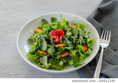 Fresh green salad Fresh green salad 68852144