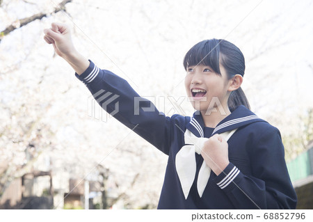 女孩初中生的姿勢 女孩初中生的姿勢 68852796