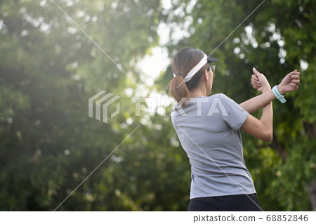 Healthy lifestyle sports, Young female workout 68852846