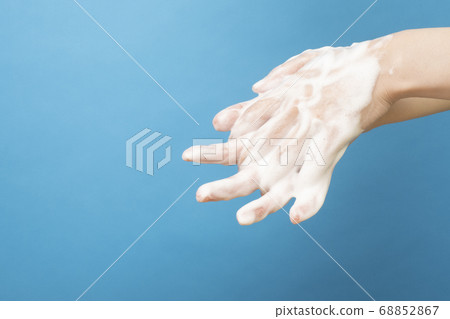 Hand of woman washing her hands with soap bubbles 68852867