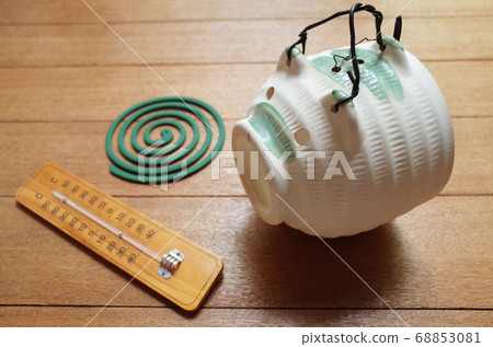 Mosquito catching pig and thermometer Mosquito catching pig and thermometer 68853081