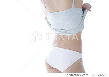 女人換衣服 68853726