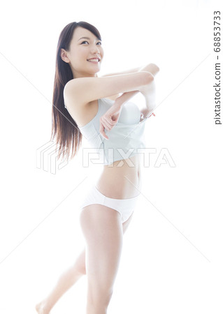 女人換衣服 68853733