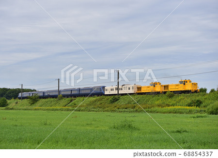 石勝線南千歲大井DE15 + DE15 + Mani 50 + 2100系列Royal Express Hokkaido 68854337