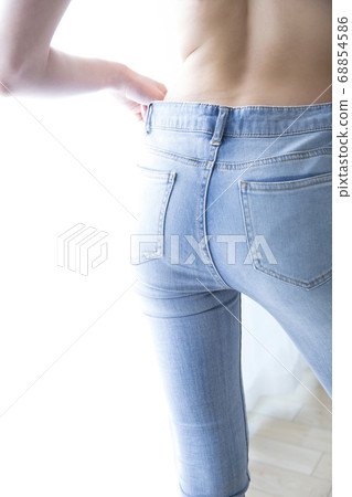 女人穿牛仔長褲 68854586