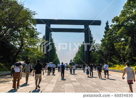Tokyo Cityscape in Japan: People visiting Yasukuni Shrine in the heat of Corona and the heat of the sea = August 15 "End of the war" 68854830