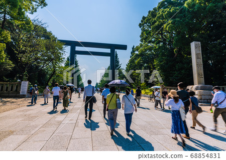 Tokyo Cityscape in Japan: People visiting Yasukuni Shrine in the heat of Corona and the heat of the sea = August 15 "End of the war" 68854831