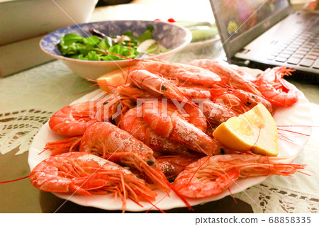 Shrimp with lemon on a plate Shrimp with lemon on a plate 68858335
