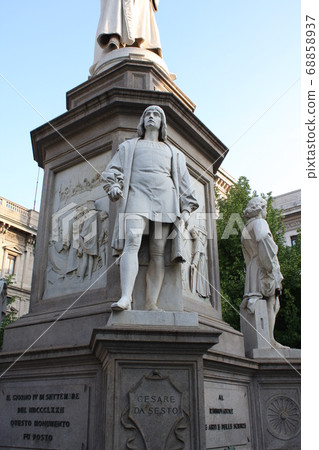 Leonardo da Vinci statue, Milan, Lombardy, Italy, Leonardo da Vinci statue, Milan, Lombardy, Italy, 68858937