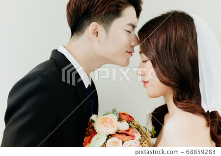 Happy Wedding 68859283