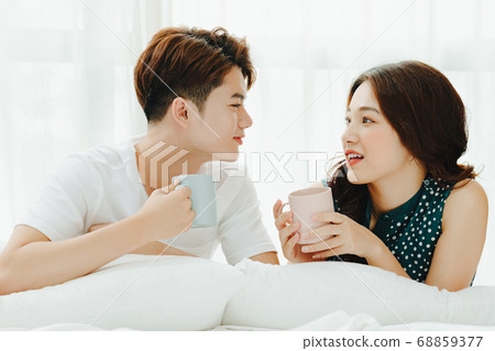Happy couple 68859377