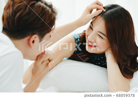 Happy couple 68859378