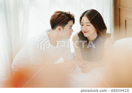 Happy couple 68859418