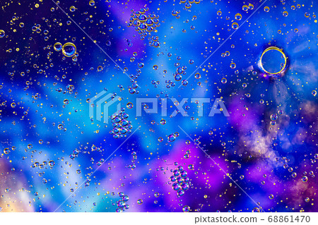 Blue background with oil circles . Bubbles of water. Close up. 68861470