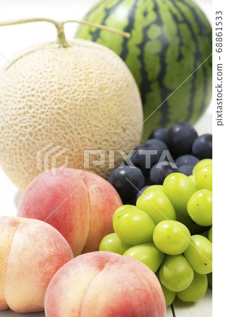 夏季水果（西瓜，瓜，桃，馬斯喀特，巨峰） 68861533