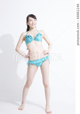 一個穿泳衣的女人 68862246