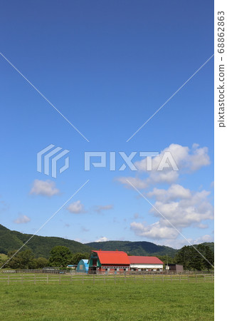 Scenery with a farm in the Hidaka region of Hokkaido Scenery with a farm in the Hidaka region of Hokkaido 68862863