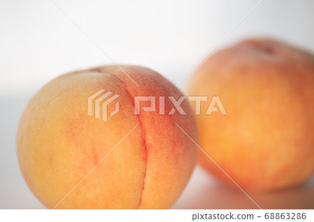 Natural light and fresh peaches 68863286