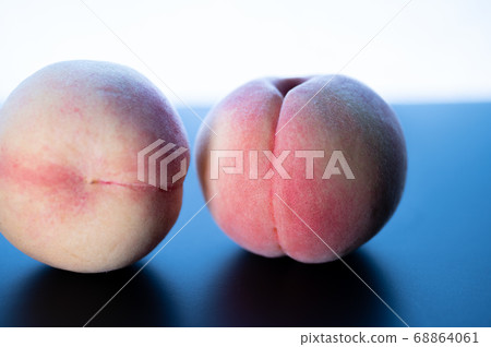 自然採光和新鮮桃子 自然採光和新鮮桃子 68864061