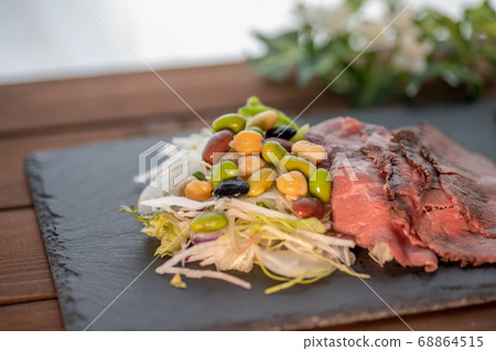 Natural light and roast beef salad Natural light and roast beef salad 68864515