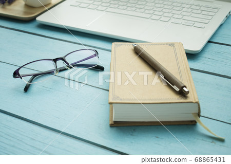 Writer's Class Writer's Class 68865431