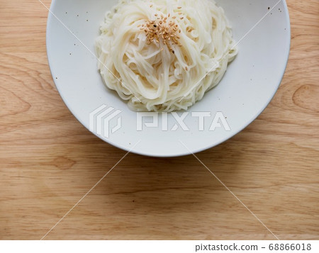 Asian food, white noodles in a ceramic bowl Asian food, white noodles in a ceramic bowl 68866018