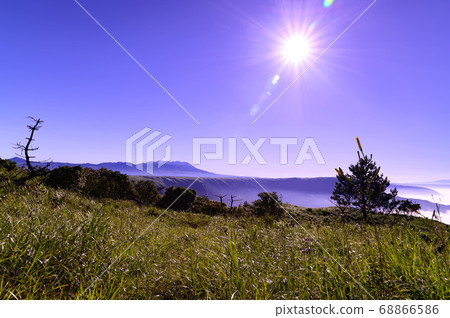 Unkai, a beautiful view of the Unkai that shines beautifully in the morning sun, Aso Sotoyama, Kumamoto Prefecture, Aso, 2020 68866586