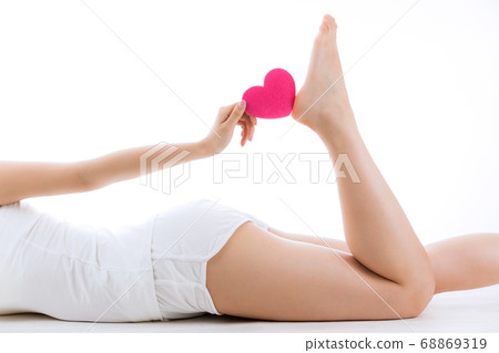 腿上的心的女人 68869319