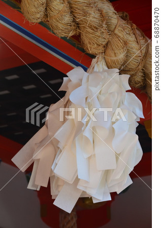 Shimenawa and bundle (Ikuta Shrine precinct / Chuo Ward, Kobe City, Hyogo Prefecture) Shimenawa and bundle (Ikuta Shrine precinct / Chuo Ward, Kobe City, Hyogo Prefecture) 68870470