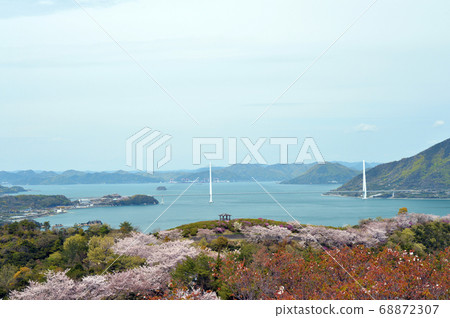 從愛媛縣今治市的開山看春天的瀨戶內海國家公園和島Shi公路 68872307
